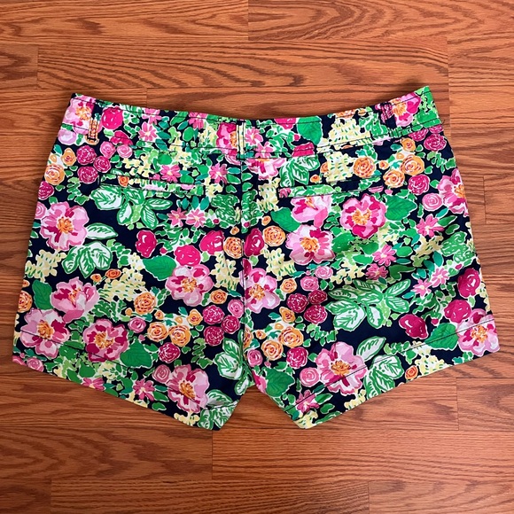 Lilly Pulitzer Pink and Green Callahan Shorts “Lilly Lives Hawaii” - Picture 2 of 6